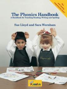 The Phonics Handbook: in Precursive Letters (British English edition)